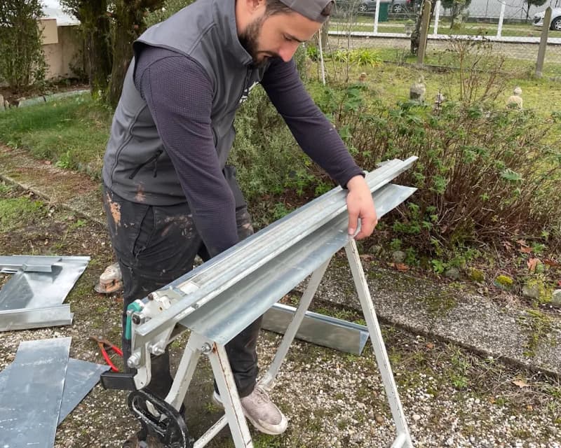 Jory, couvreur en Gironde, au travail sur un chantier